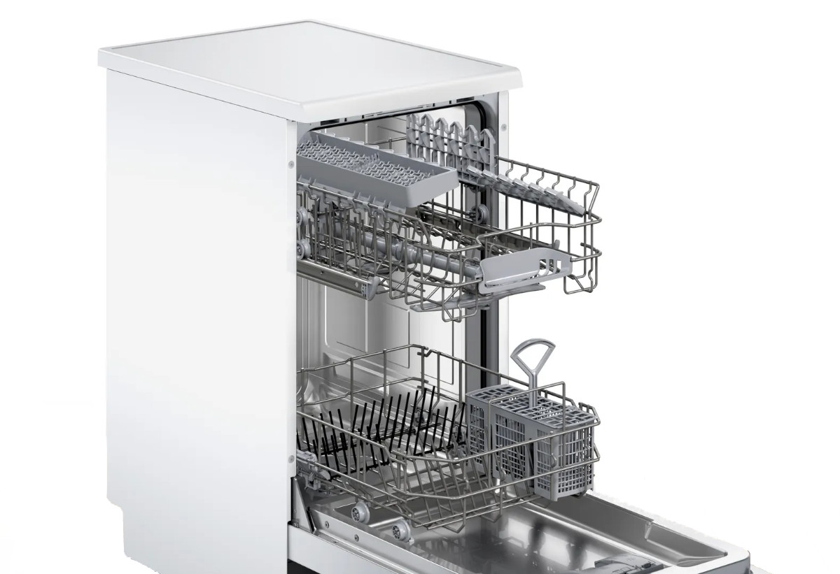 Στην εικόνα απεικονίζεται το εσωτερικό του πλυντηρίου πιάτων.